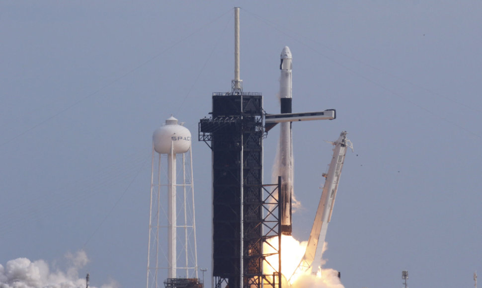 Raketos „Falcon 9“ startas
