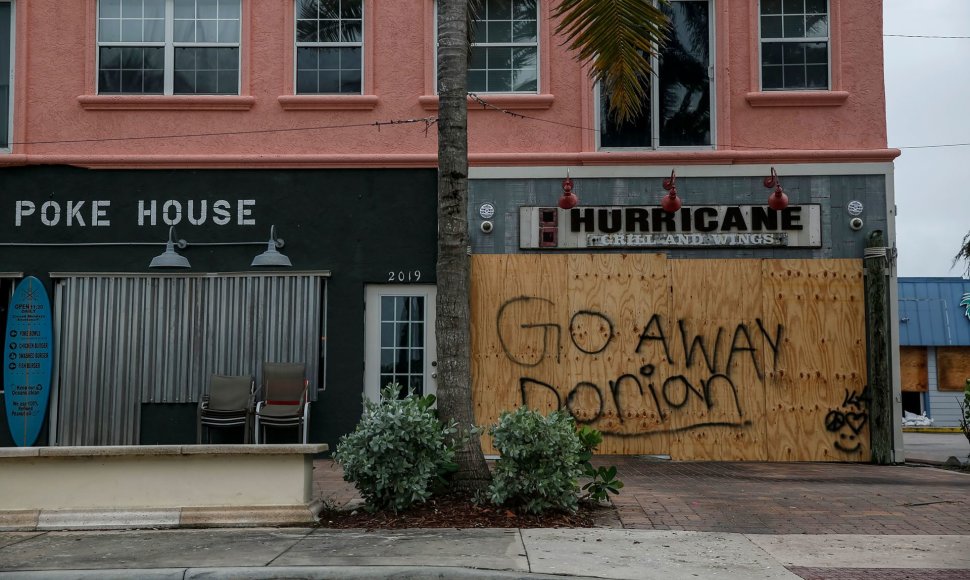 Dėl uragano Dorian evakuojami JAV pakrančių gyventojai 