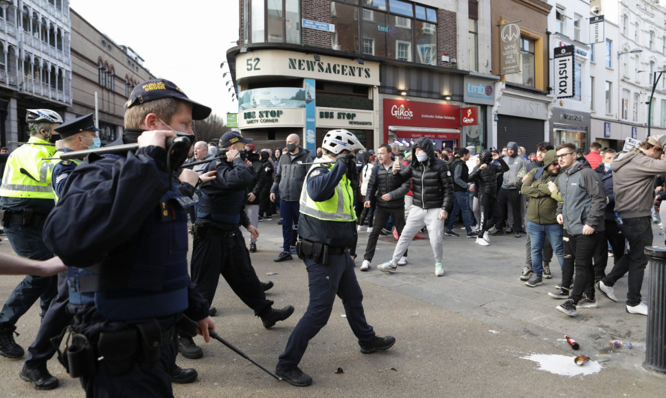 Policijos ir protestuotojų akistata Dublino centre