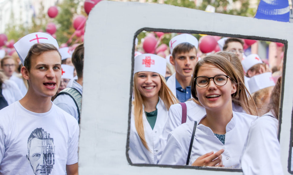 Mokslu metų pradžios studentų eisena Gedimino pr. 