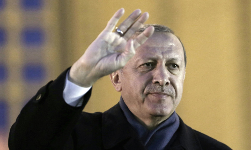 R.T.Erdoganas Vakarams sako nesikišti į Turkijos reikalus