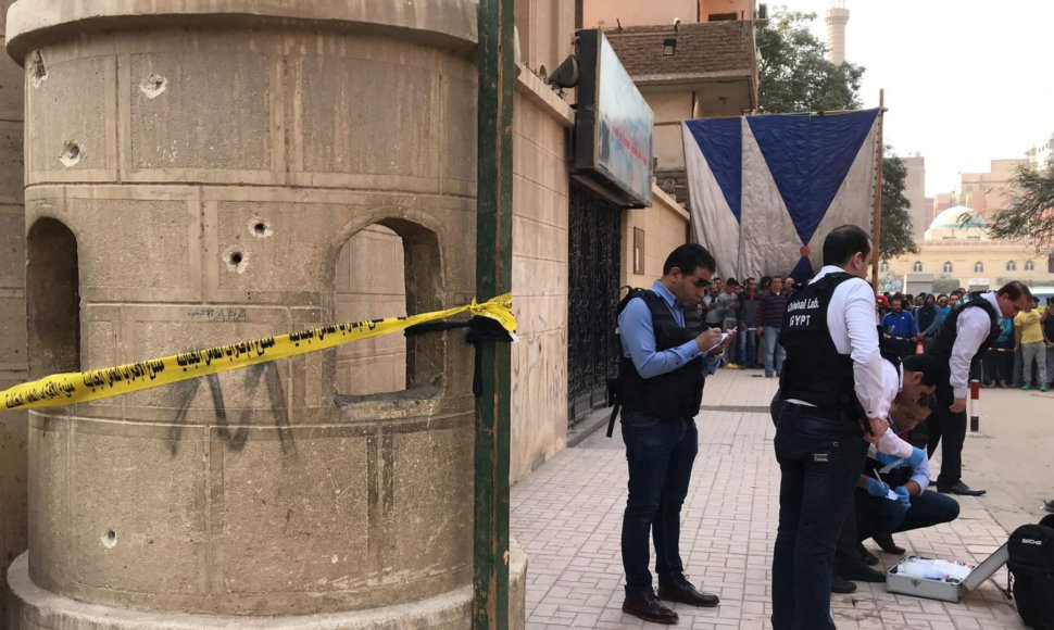 Egipte šaudyta prie koptų bažnyčios