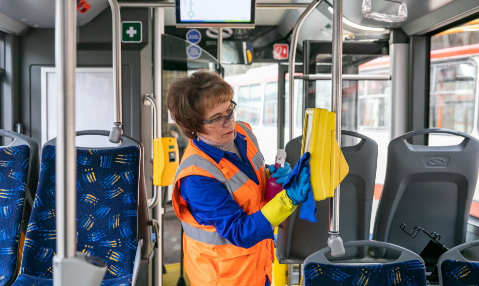 Papildomos priemonės dėl koronaviruso Vilniaus vie&scaron;ajame transporte