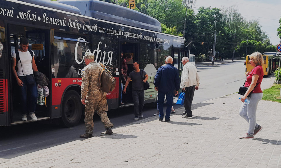 Viešasis transportas dirba ir kaukiant oro pavojaus sirenoms