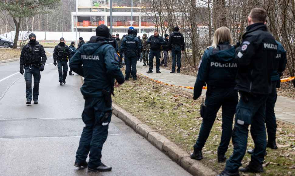 Prie Leonido Volkovo namų dirba policijos pareigūnai