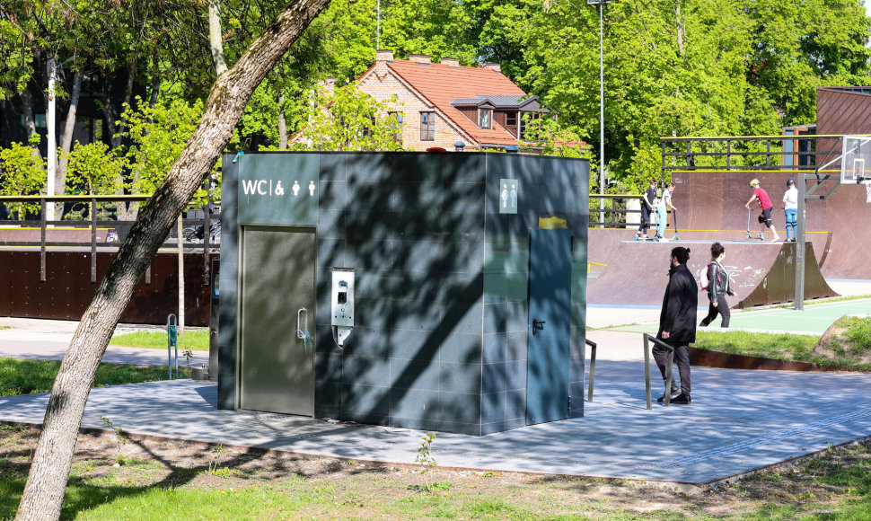 Automatinis viešasis tualetas „Santakos“ parke  Kaune