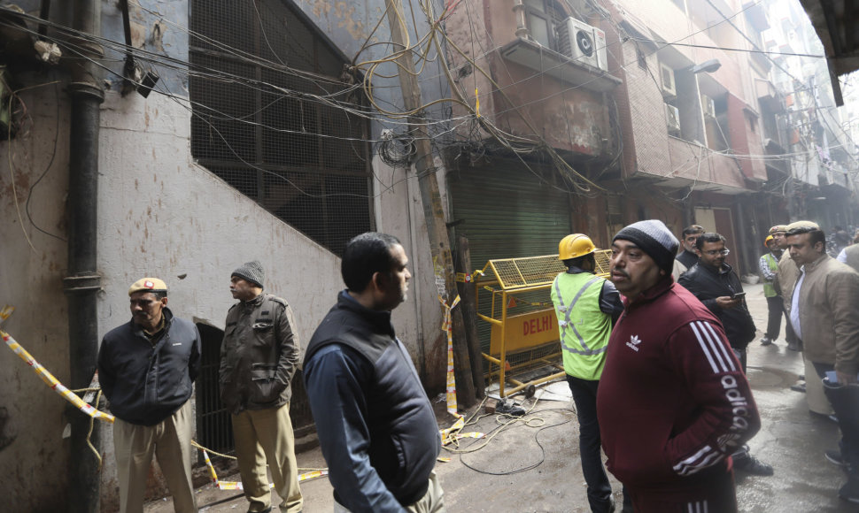 Ugniagesiai gelbėjo žmones iš pražūtingo gaisro Delyje