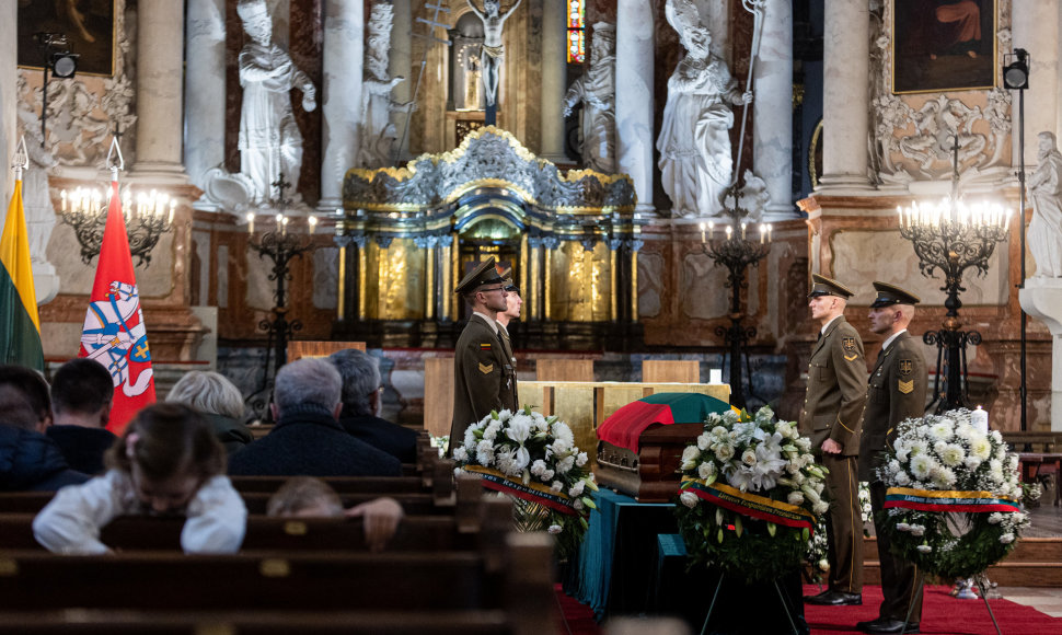 J. Vitkaus-Kazimieraičio palaikai atvežti į Šventų Jonų bažnyčią