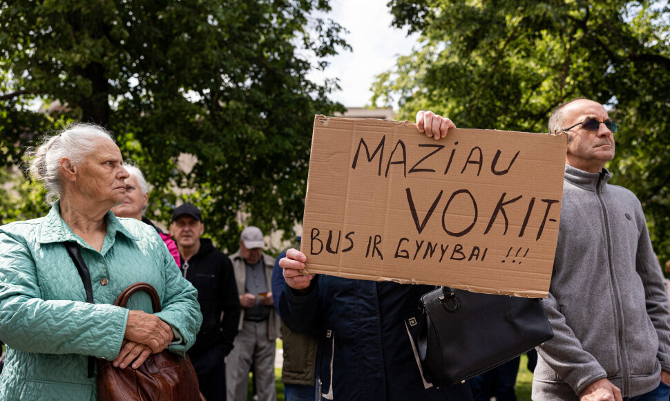 Protestas prie&scaron; NT mokestį prie Seimo