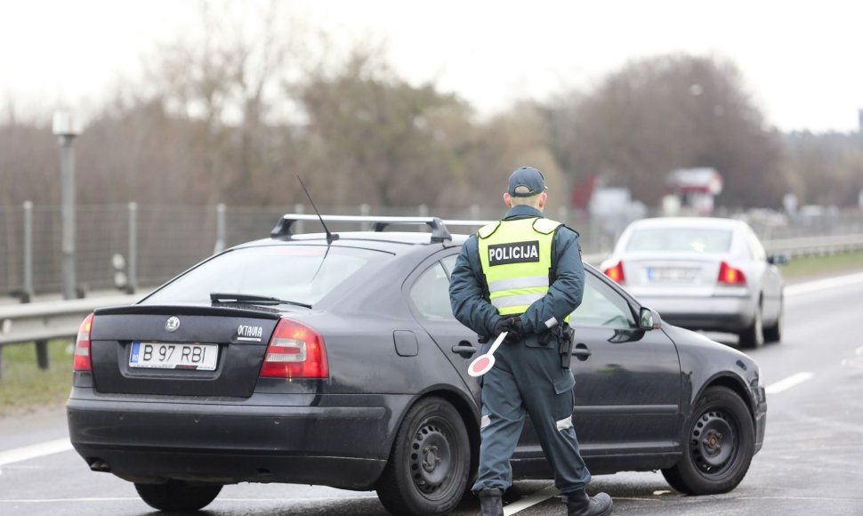 Penktadienio ankstų rytą Vilniaus kelių policijos reidas