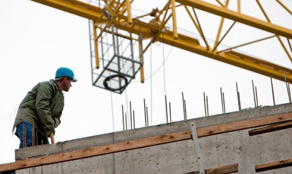 Sustojus statybų sektoriui, statybininkai su viltimi laukia valstybės užsakymų.