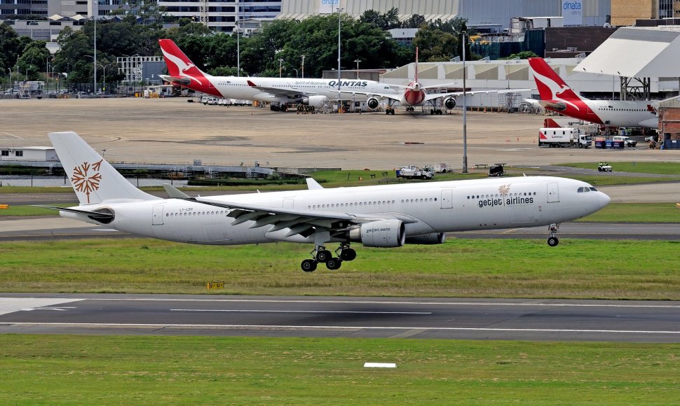 LY-LEO leidžiasi Sidnėjaus oro uoste