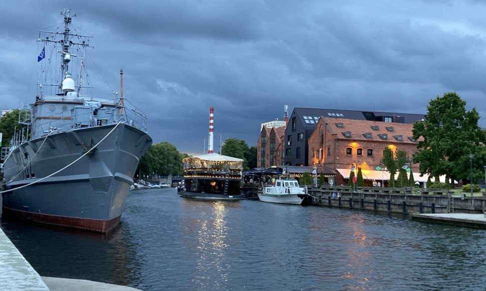 Klaipėdos Danėje verda gyvenimas – šią savaitę prišvartuotas ir buvęs karinis laivas „Sūduvis“, virsiantis muziejumi.