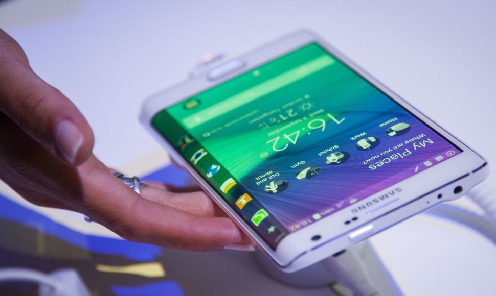 „Samsung Galaxy Note Edge“ – pirmasis išanusis, turntis išlenktą ekraną telefono šone