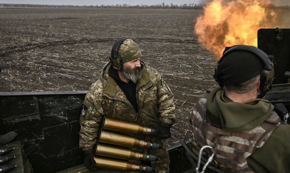 Fronto linijose Ukraina nuolat patiria šaudmenų trūkumą