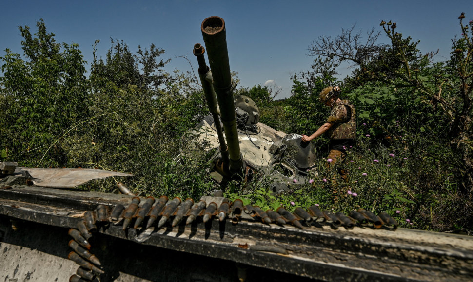 Ukrainos kariai neseniai išlaisvintoje Novodarivkoje