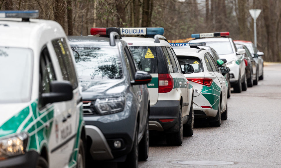 Prie Leonido Volkovo namų dirba policijos pareigūnai