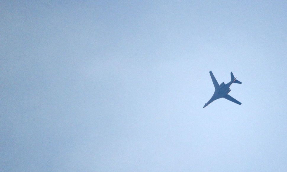 JAV vadovaujamos koalicijos karinis lėktuvas netoli Kobanės