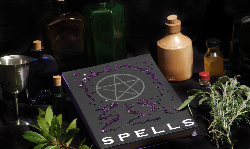 Wicca burtažodžių knyga