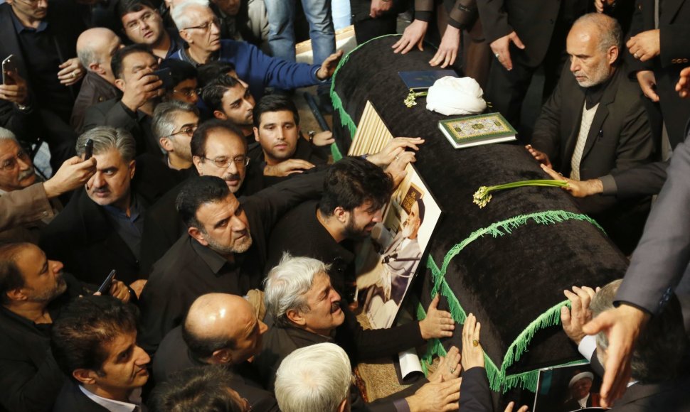 Iraniečiai prie A.H.Rafsanjani karsto
