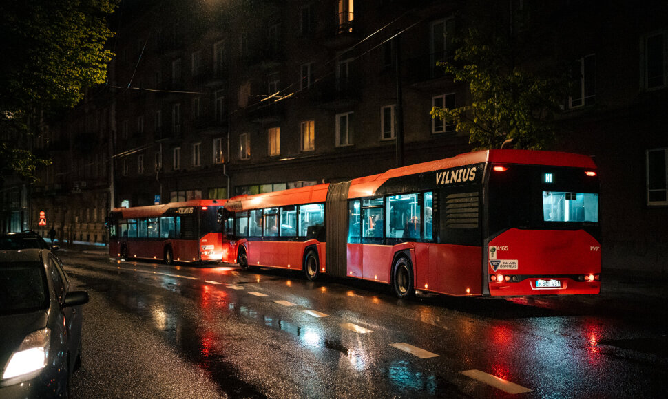 Naktiniai autobusai