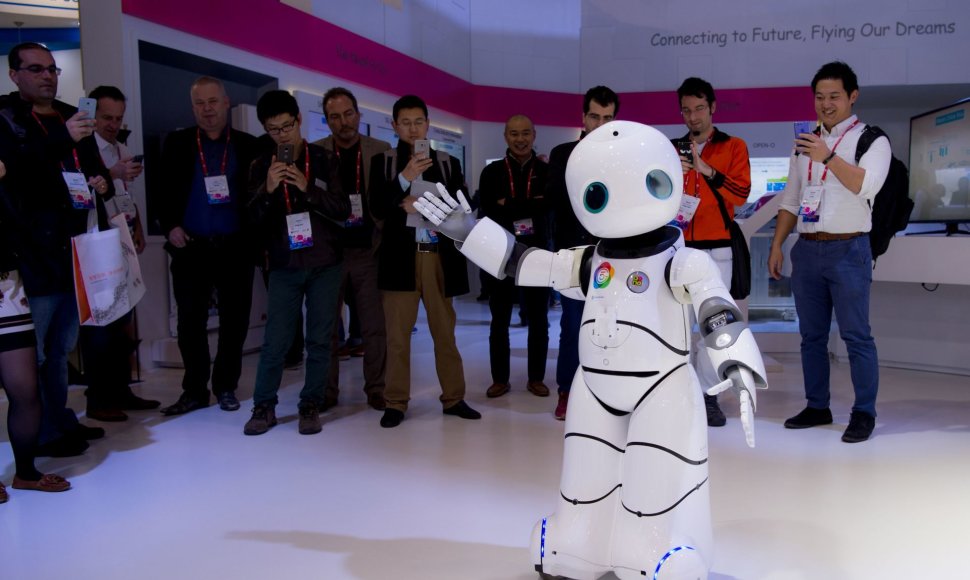 Šokantis robotas parodoje „Mobile World Congress“