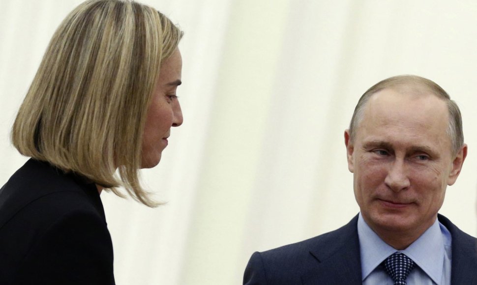 Rusijos prezidentas Vladimiras Putinas ir Italijos užsienio reikalų ministrė Federica Mogherini