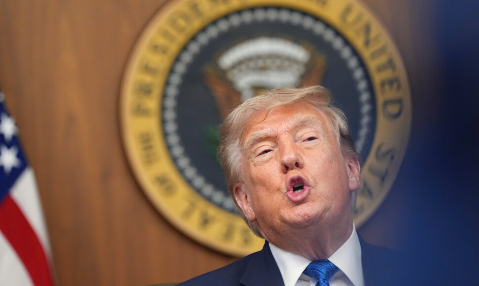 / AP