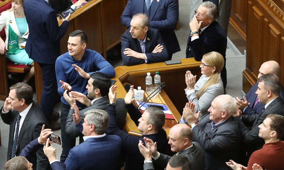 Ukrainos parlamentas per pirmąjį svarstymą pritarė žemės pardavimo draudimo atšaukimui