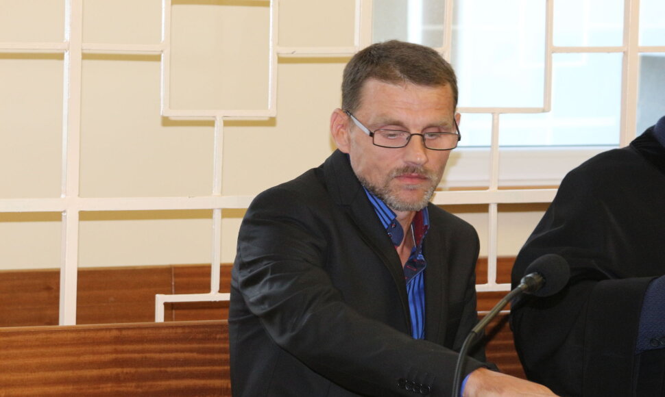Žilvinas Margelis, kaltinamas sukčiavimu, teismo paprašė, kad būtų atsižvelgta į senaties terminą ir byla būtų nutraukta.