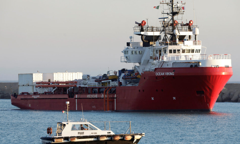  Italija leis humanitarinę pagalbą teikiančiam laivui „Ocean Viking“ prisišvartuoti Italijos uoste 