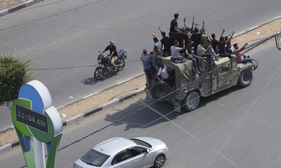 „Hamas“ kovotojai Gazos Ruože perėmė Izraelio kariuomenės transporto priemonę