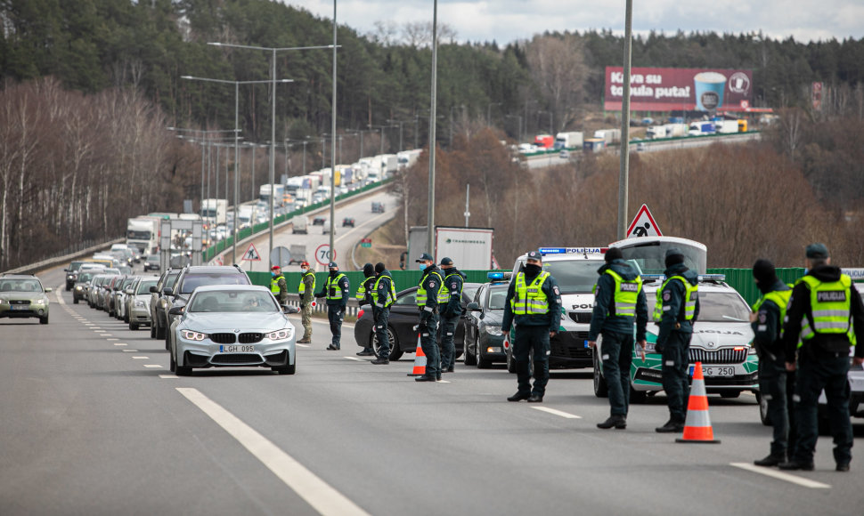 Policijos postas prie išvažiavimo iš Vilniaus