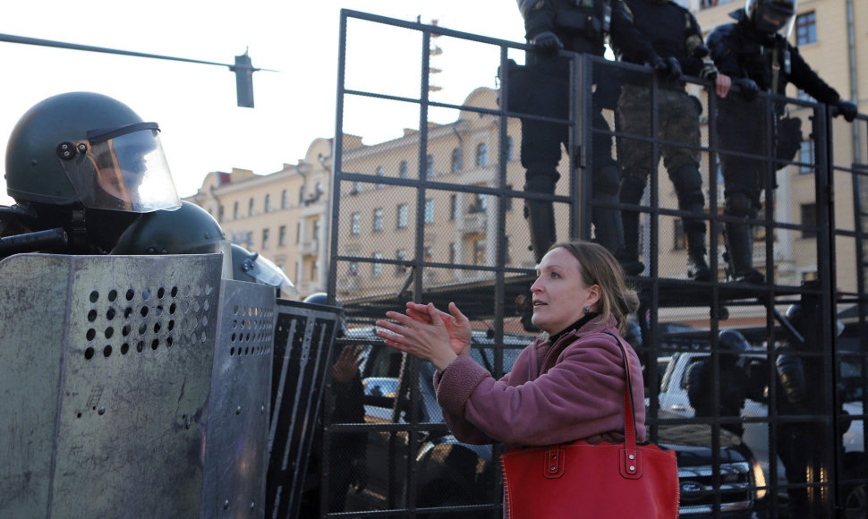 Minsko gatvėse – tūkstančiai protestuotojų