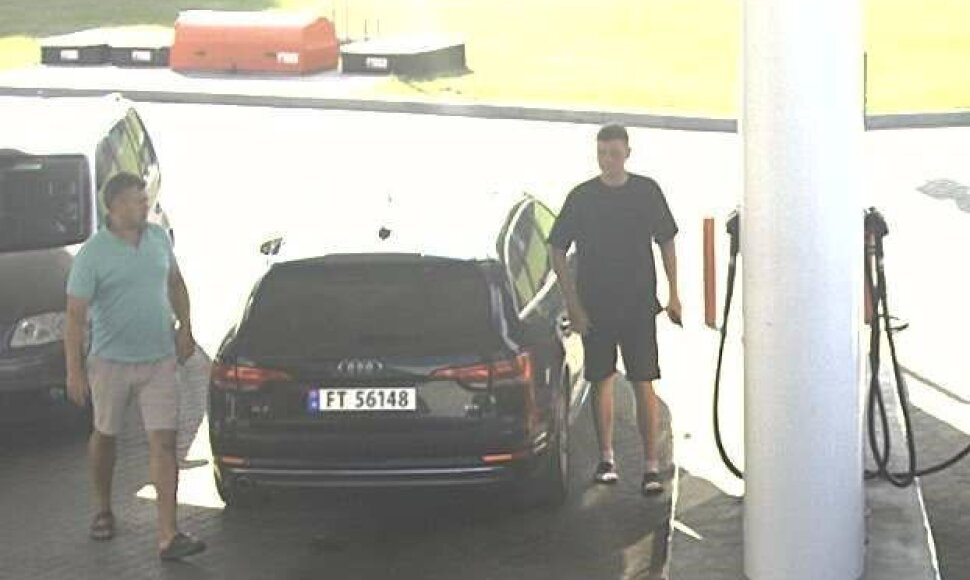 Užfiksuoti įtariamieji ir jų automobilis