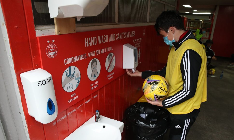 Škotijoje dėl futbolininkų neatsakingumo atšauktos dvejos rungtynės 