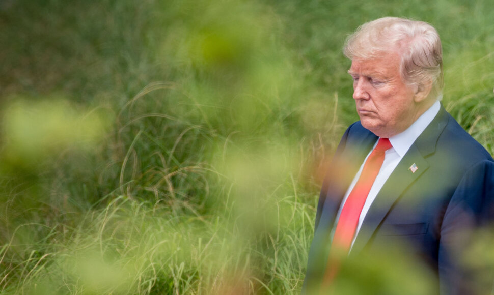 Donaldas Trumpas grasina išvesti JAV iš NATO?