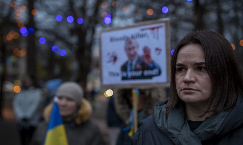 Baltarusijos opozicijos lyderė Sviatlana Cichanouvskaja protesto prieš Rusijos invaziją į Ukrainą metu