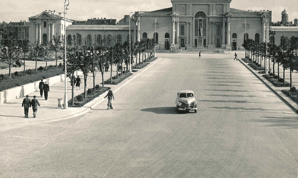 Vilniaus geležinkelio stotis, 1956 m., fotografas L.Meinertas, Lietuvos istorijos instituto Rankra&scaron;čių skyrius