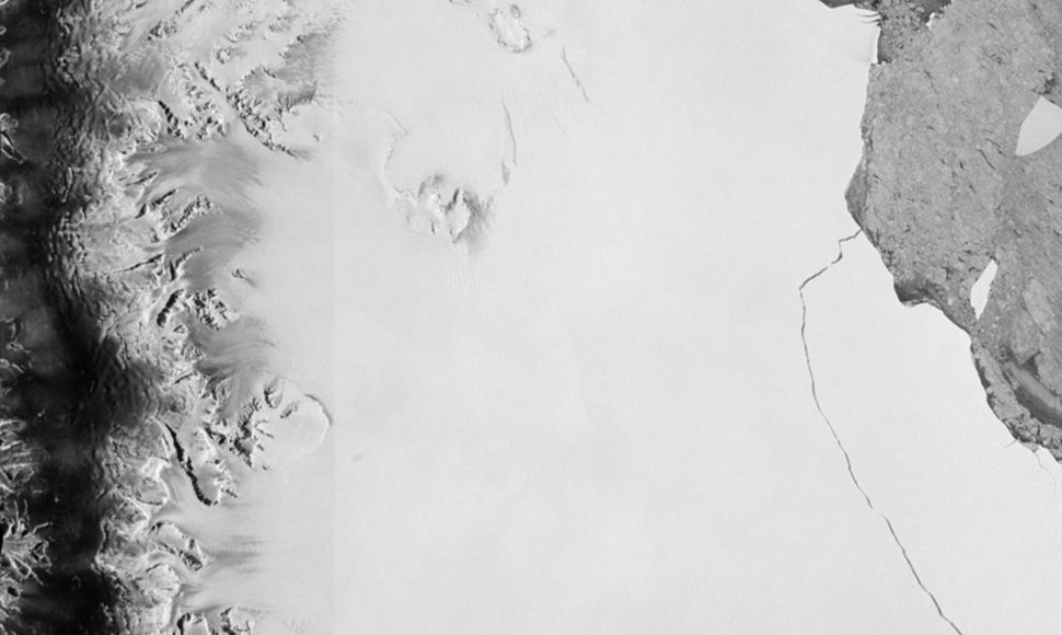 Nuo Antarktidos atskilusio ledkalnio vaizdas iš palydovo