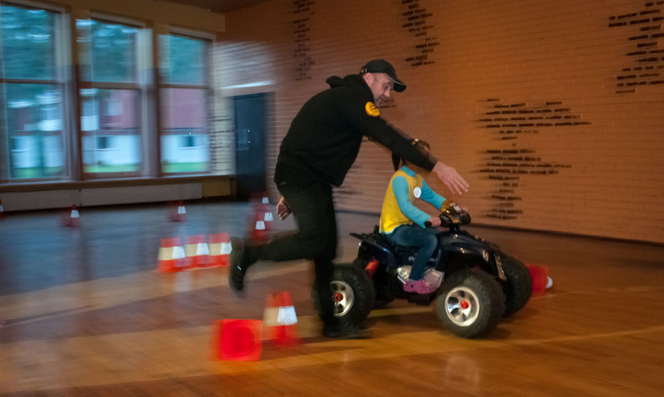 „Metų automobilio 2017“ komisija apsilankė Spenglos vaikų globos namuose