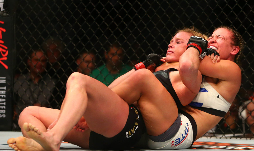 Holly Holm ir Miesha Tate kova