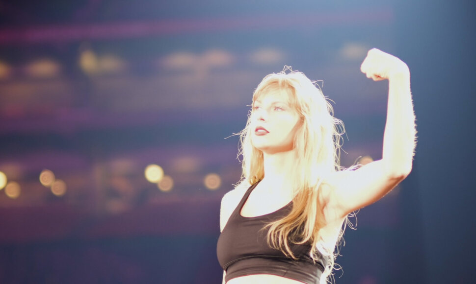 Taylor Swift klipo &bdquo;I Can Do It With A Broken Heart&ldquo; akimirka