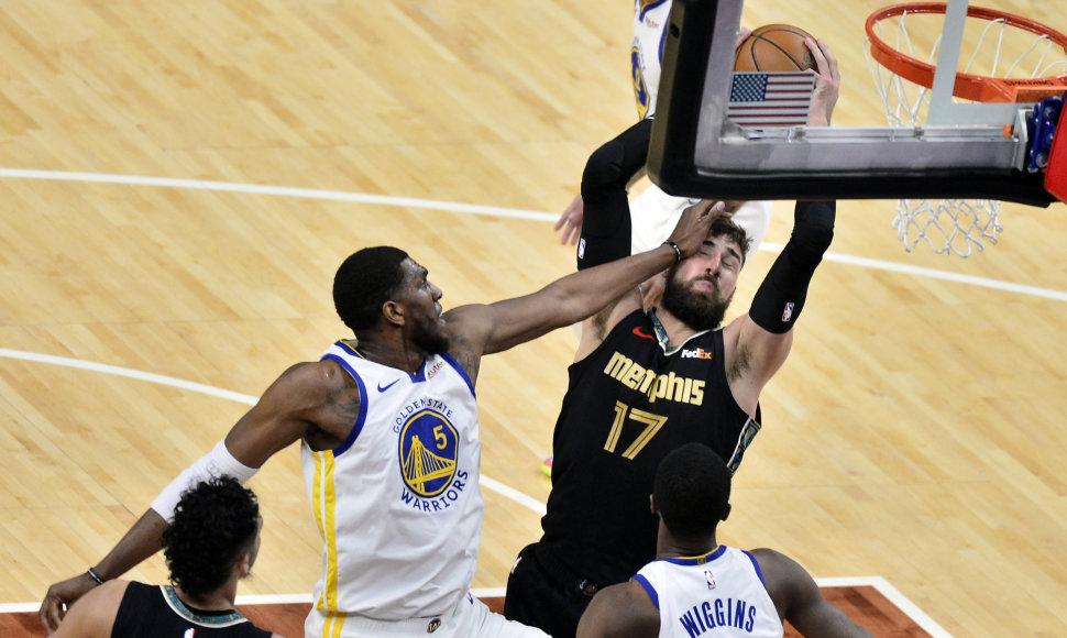 Jonas Valančiūnas surinko dvigubą dublį, bet laimėjo „Golden State Warriors“.