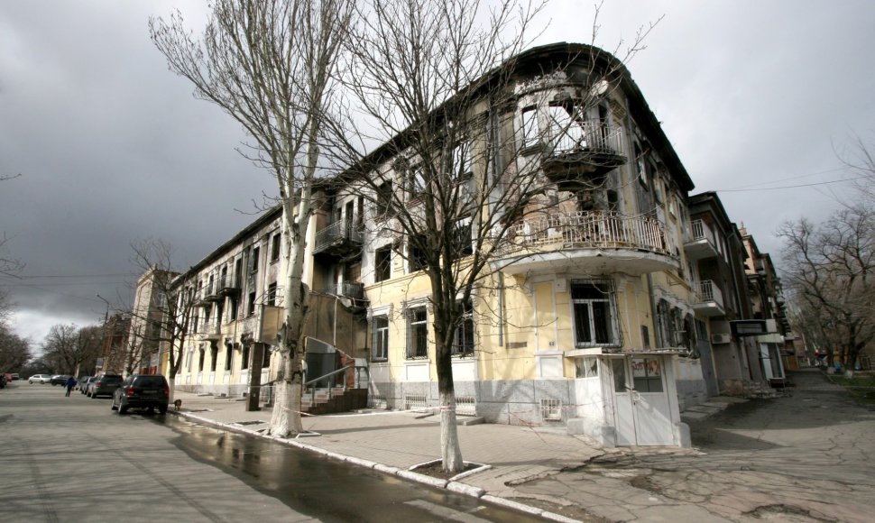 Karo padariniai Mariupolyje matomi iki šiol