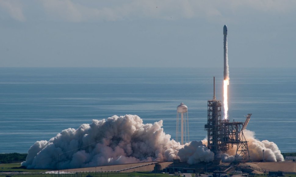 „SpaceX“ sėkmingai iškėlė į orbitą eksperimentinį daugkartinį erdvėlaivį robotą X-37B