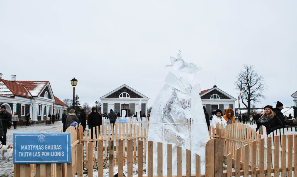 Ledo skulptūrų ir šviesų festivalis „Pasaka“ / Pakruojo dvaro teritorija / Lauros Kešytės nuotr.