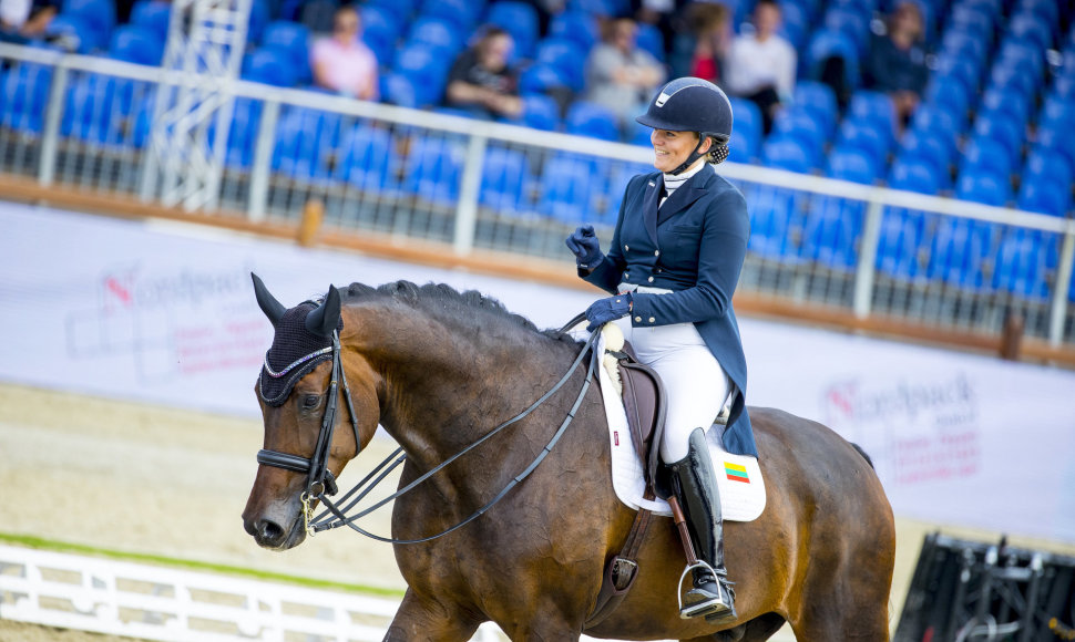 Justina Vanagaitė ir jos žirgas Nabab  –  pirmieji Lietuvos atstovai Europos dailiojo jojimo čempionate