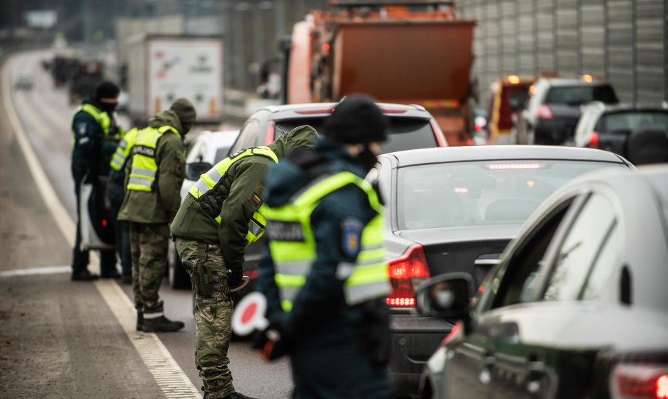 Kontrolės postas kelyje Kaunas - Vilnius