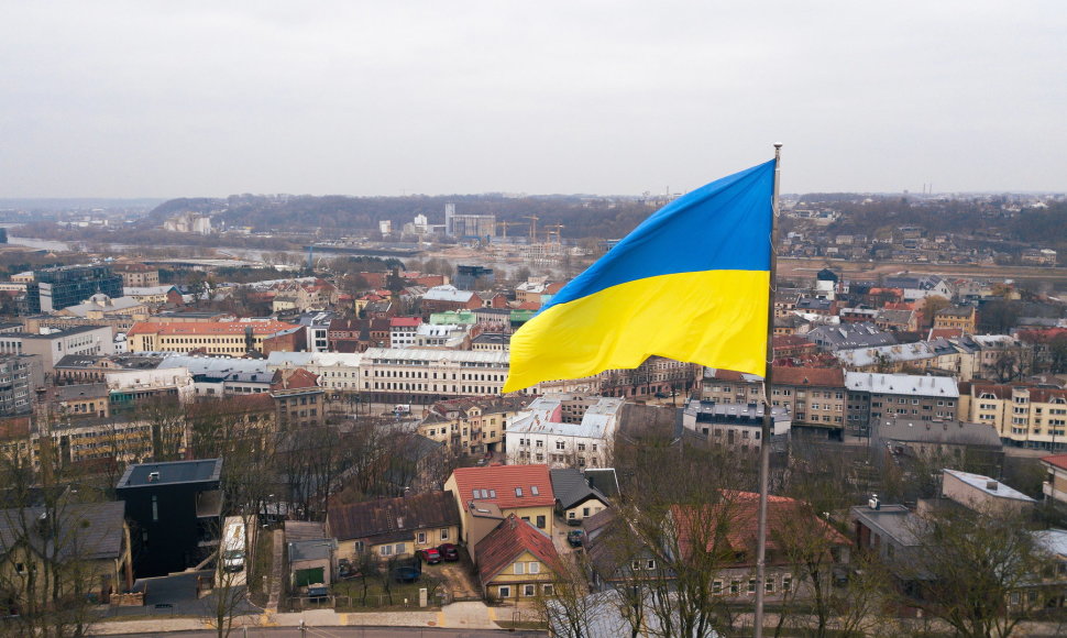 Ant Pelėdų kalno iškelta Ukrainos vėliava